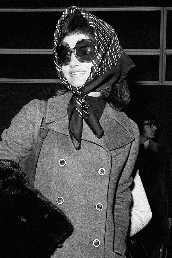 woman wearing sun glasses
