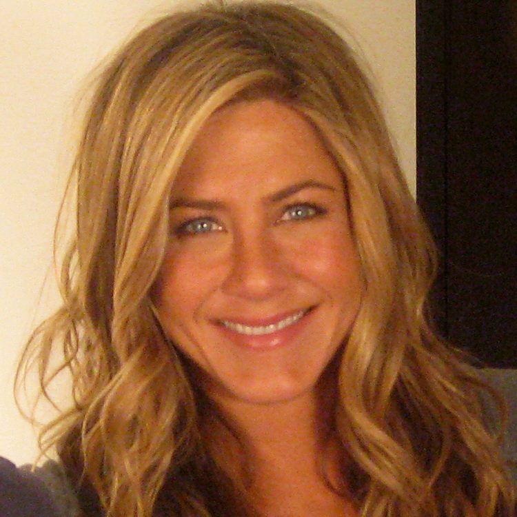 Jennifer Anniston smiling
