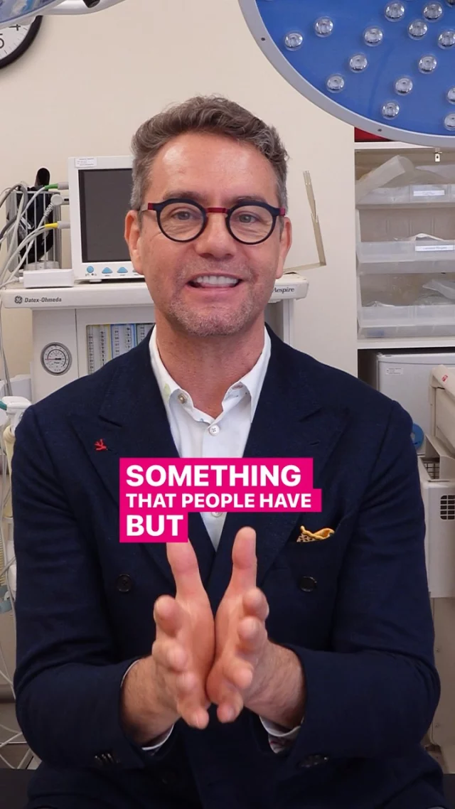 There’s one aging sign that’s constantly overlooked. Watch to discover what it is and how it might be affecting your appearance. #plasticsurgery #agingsigns #nycsurgeon