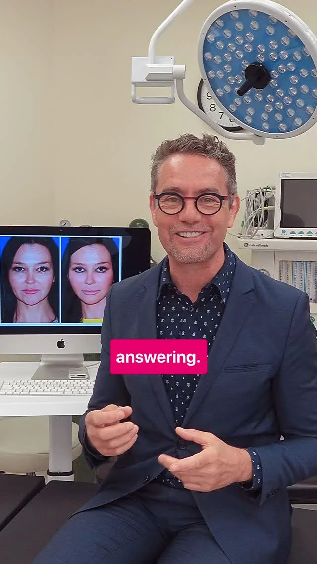 Experiencing muffled hearing after a facelift? It’s more common than you think! Learn about this temporary side effect and how to manage it in your post-op journey.
#facelift #postopcare #muffledhearing #plasticsurgery #recoverytips