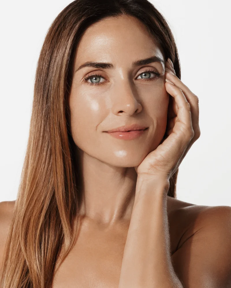 woman with her hand against her chin